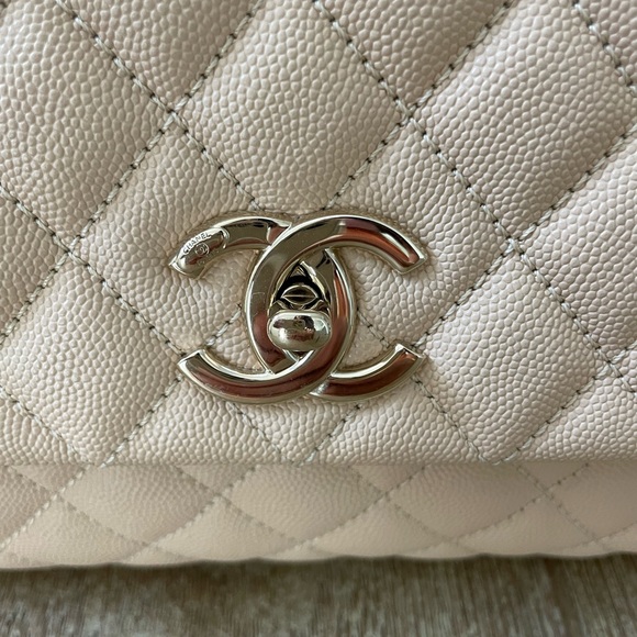 CHANEL Medium Coco Handle in Light Beige - Picture 2 of 14
